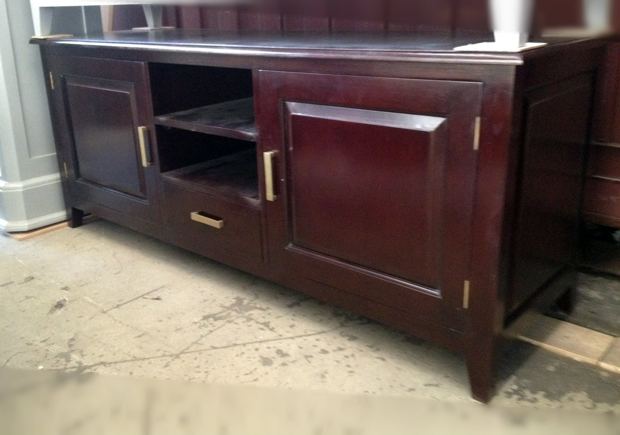 Hampshire TV Unit Mahogany Brown