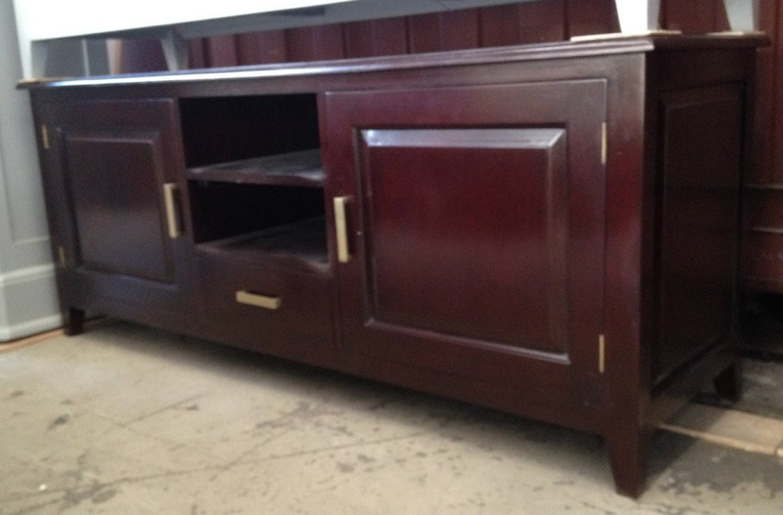 Hampshire TV Unit Mahogany Brown