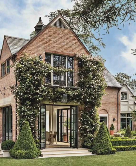 Top 10 Homes with Stunning Hamptons-Inspired Interiors