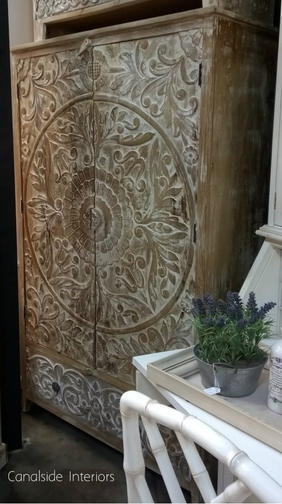 Sandstorm 2 Door Drawer Unit with HandCarved Circle Pattern Distressed Whitewash