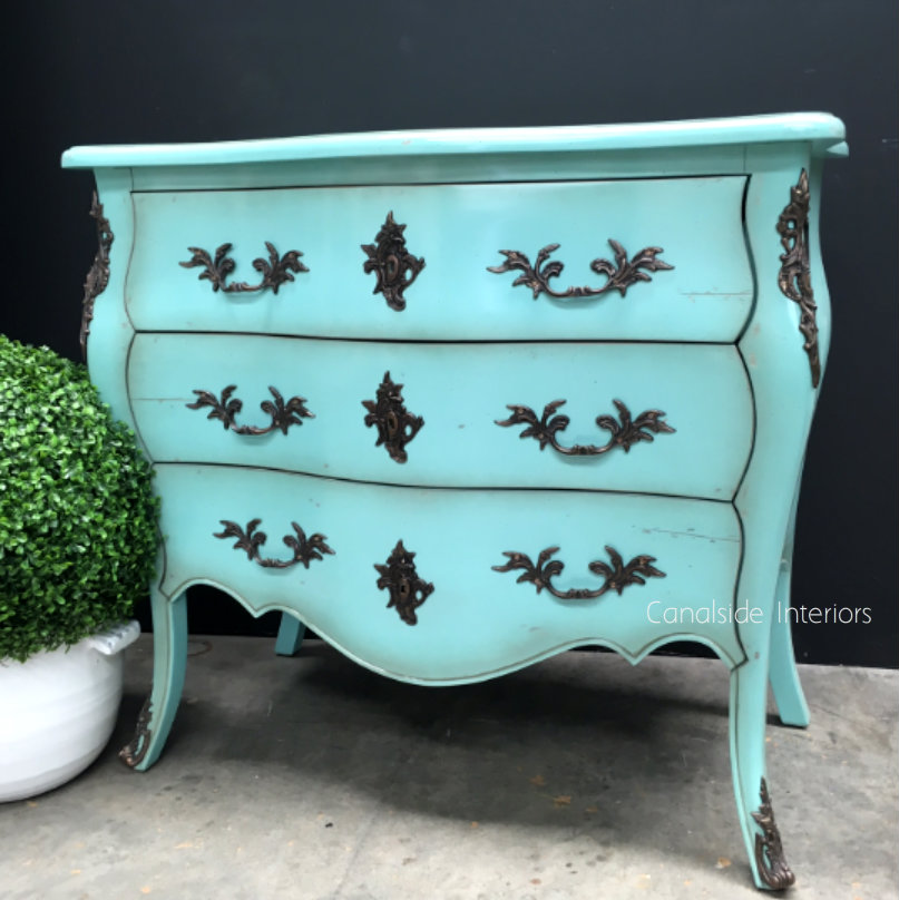 Side profile of the Bretigny drawers, illustrating the heavy distressing that adds character and a timeless feel to any Hamptons-style lounge room
