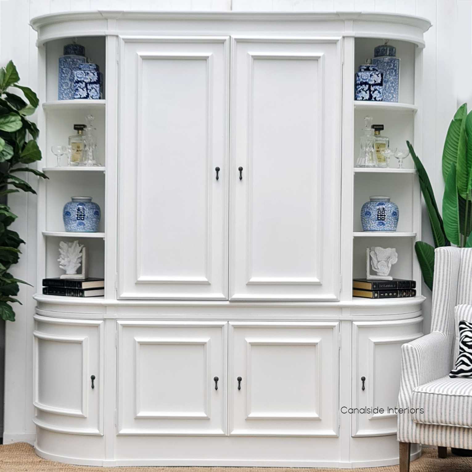 view of the Francia Unit, focusing on the curvature and depth that add a sophisticated touch to any room