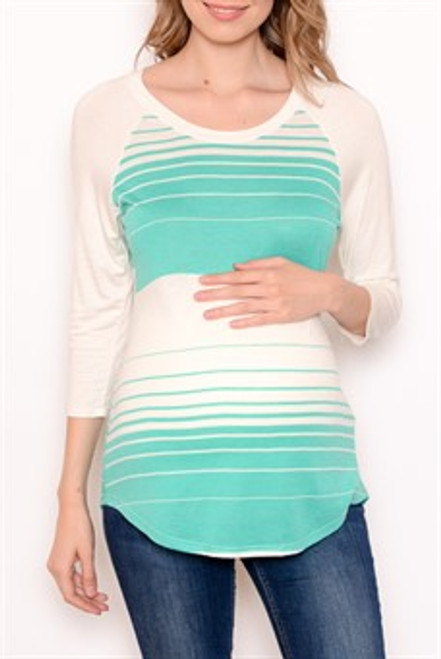 Striped maternity raglan tee with 3/4 sleeves, round neck, and scalloped hem
Origin : USA