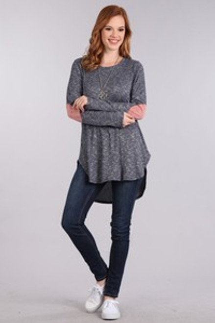 Navy ribbed maternity knit sweater with long sleeves with faux suede elbow patches, round neckline, and rounded high low hem detail

Origin : USA