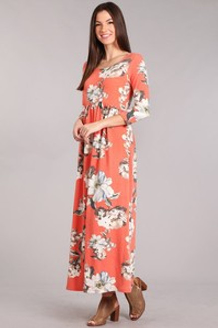 Floral print, baby doll, maternity maxi dress in a loose fit with a round neck, 3/4 length sleeves, and gathered details.

Origin : USA