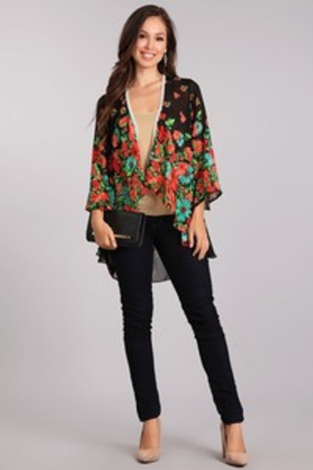 Floral printed, chiffon long body maternity kimono in a loose fit, with an open front, 3/4 bell sleeves, draped neck, hi-lo hem, and pleated back.


Origin : USA