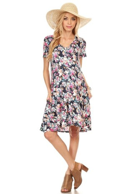 Rose printed, short maternity dress in a relaxed fit, with short sleeves, a v-neck, pockets, and hi-lo hem.


Origin : USA