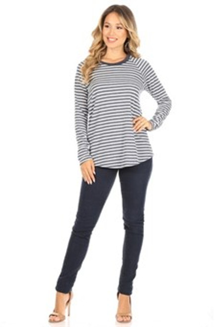 This long sleeve striped maternity top is made of a luxuriously soft french terry fabric. Although this is a great basic piece, it still stands out with its unique denim/ivory colorway and quality fabric and fit. 

Origin : USA