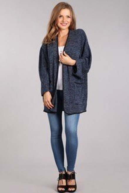 A soft and warm, open-front maternity cardigan featuring contrast solid black trim, front pockets and long sleeves.


Origin : USA