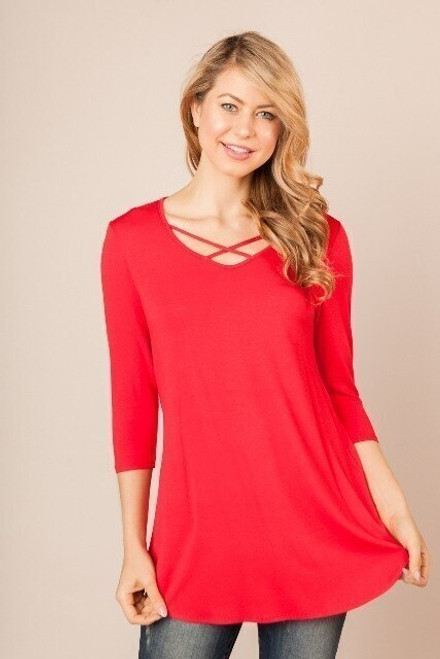 Red jersey knit long line maternity top with 3/4 sleeves, crossed strap detail in front, and rounded hem.


Origin : USA