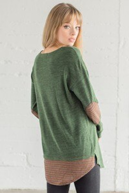 This cozy maternity tunic features a relaxed fit through the body that's accented with elbow patches for a leggings-ready style.


Origin : USA
