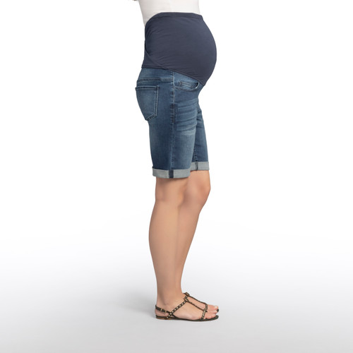 A solid hue maternity short featuring, five pockets and a cuffed hem.