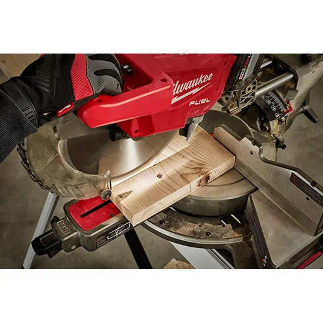  Milwaukee M18 FUEL 12" Dual Bevel Sliding Compound Miter Saw 2739-21HD 