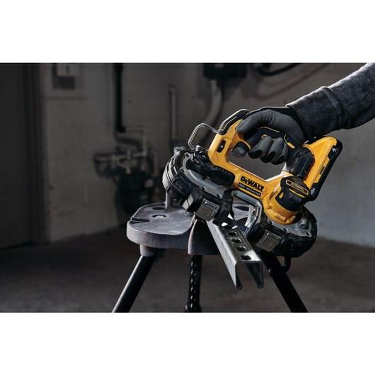 Dewalt DeWALT ATOMIC 20V MAX* Brushless Cordless 1-3/4 in. Bandsaw Kit DCS377Q1 