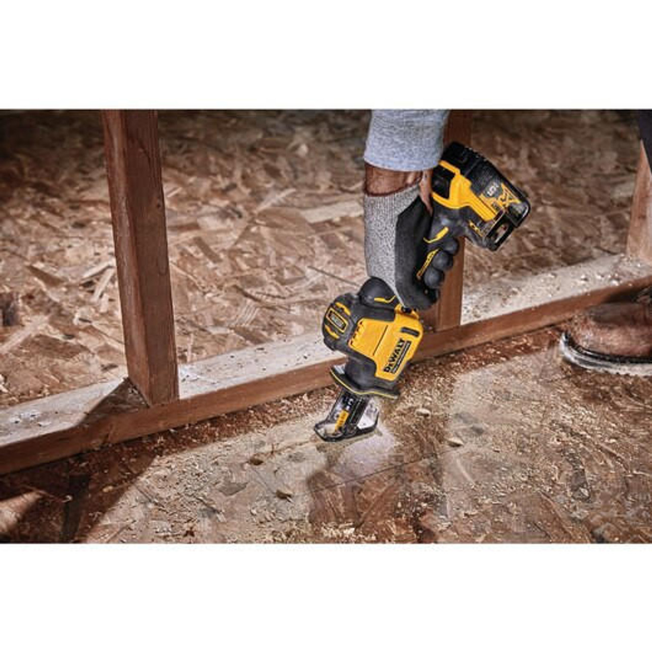 Dewalt DeWALT ATOMICâ„¢ 20V MAX* Cordless One-Handed Reciprocating Saw (Tool Only) DCS369B 