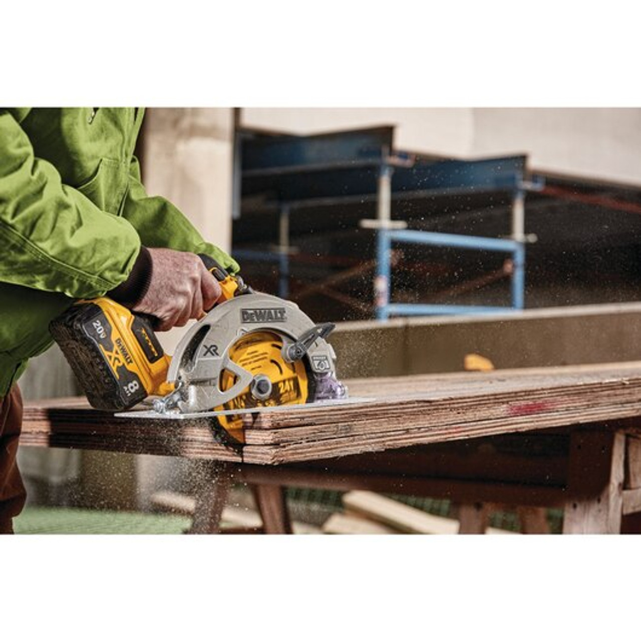 DeWALT 20V MAX* XRÂ® Cordless Brushless 7-1/4 in Circular Saw With Power Detect Tool Technology DCS574W1