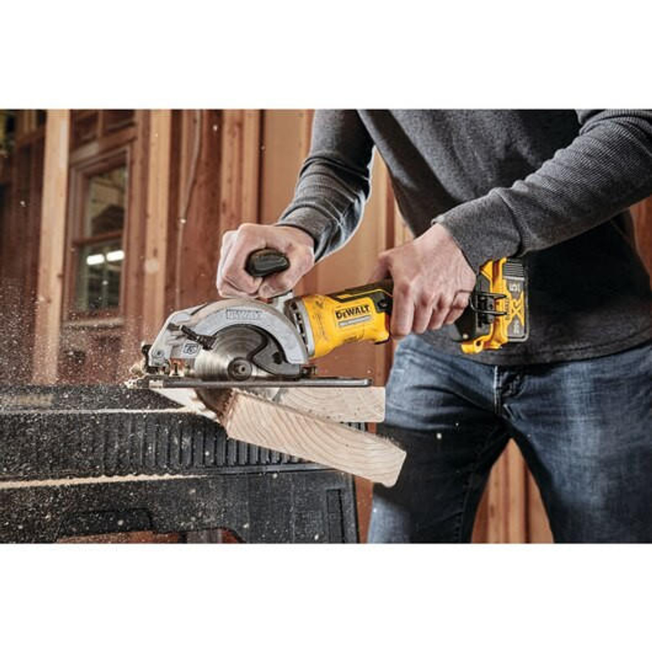 Dewalt DeWALT ATOMICâ„¢ 4-1/2 in 20V MAX* Brushless Cordless Circular Saw (Tool Only) DCS571B 