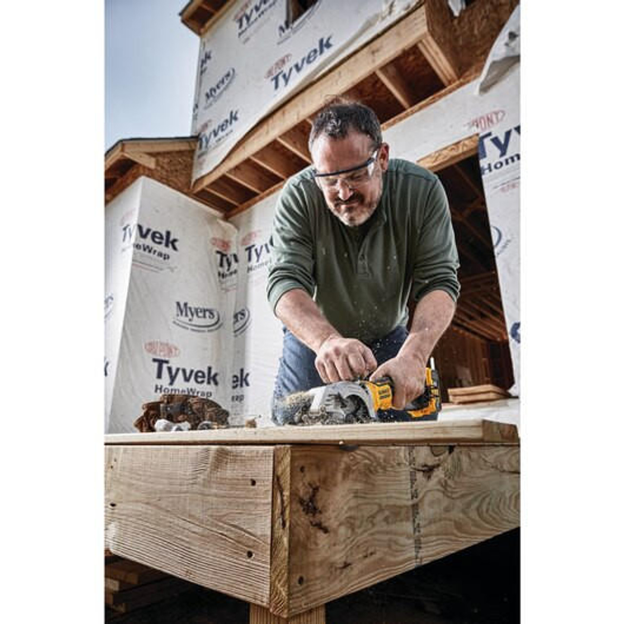 Dewalt DeWALT ATOMICâ„¢ 4-1/2 in 20V MAX* Brushless Cordless Circular Saw (Tool Only) DCS571B 