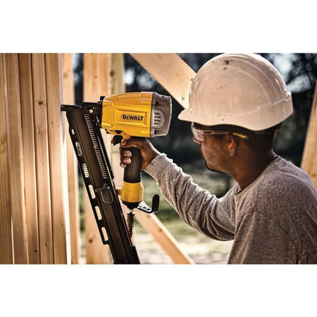 Dewalt DeWALT 21 Degree Plastic Round Head Framing Nailer DWF83PL 