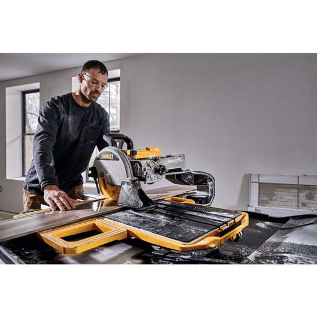 Dewalt DEWALT 10 in. High Capacity Wet Tile Saw With Stand D36000S 