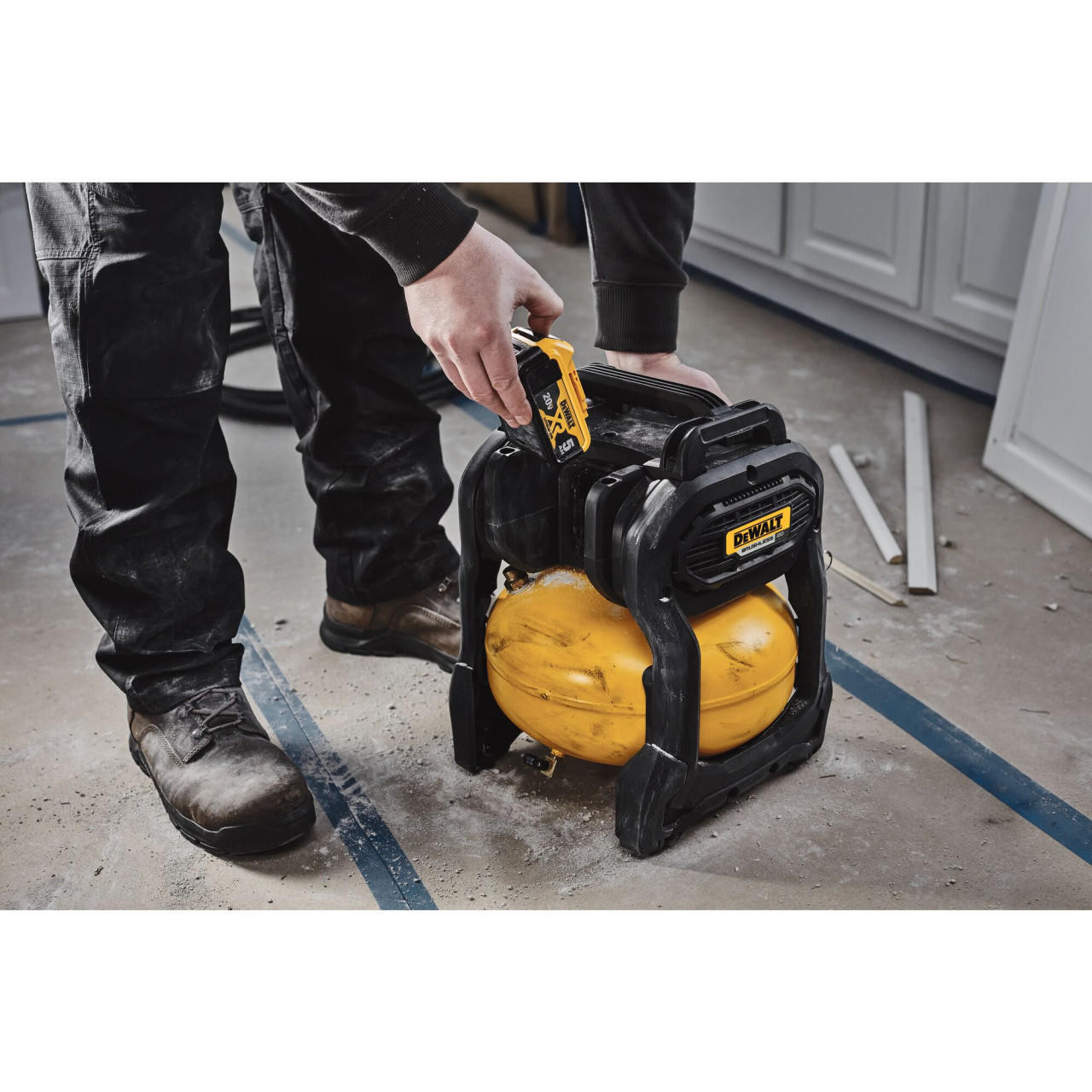 Dewalt DEWALT 20V Max 2-1/2 Gal. Brushless Cordless Air Compressor Kit DCC2520T1 