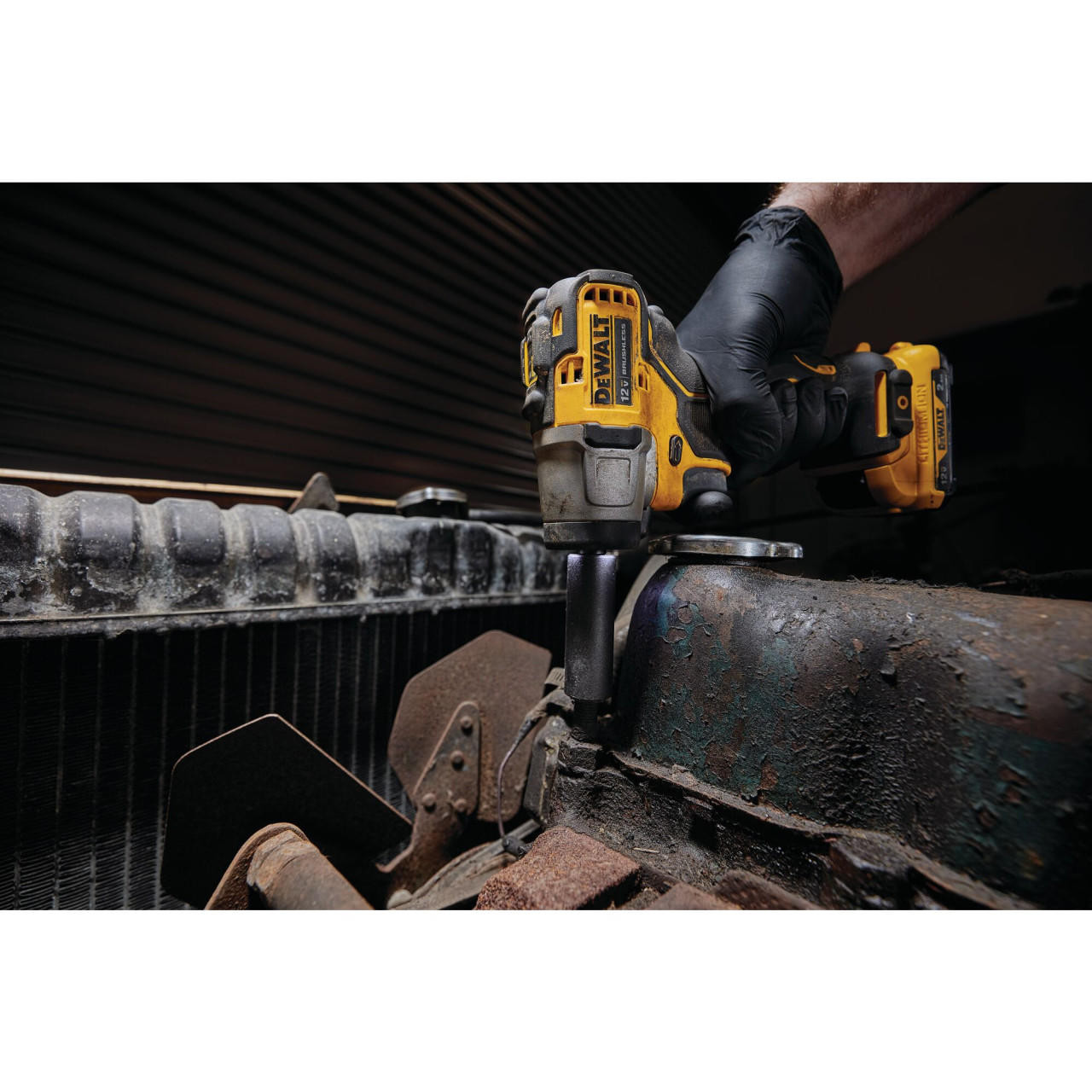 Dewalt DEWALT XTREME 12V MAX Brushless 3/8 in. Cordless Impact Wrench (Tool Only) DCF902B 
