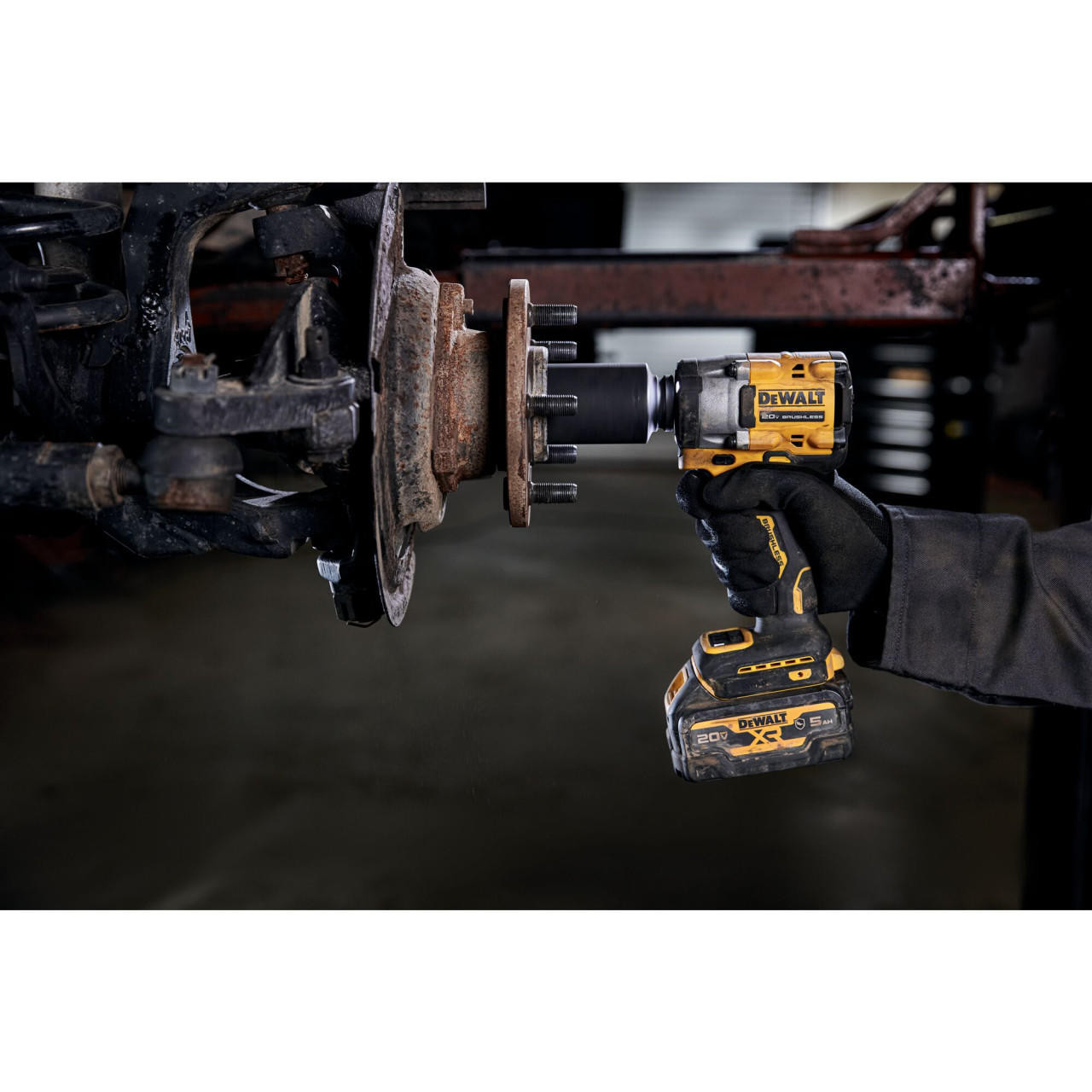 Dewalt DEWALT Atomic 20V Max 1/2 In. Cordless Impact Wrench With Hog Ring Anvil Kit DCF921P2 