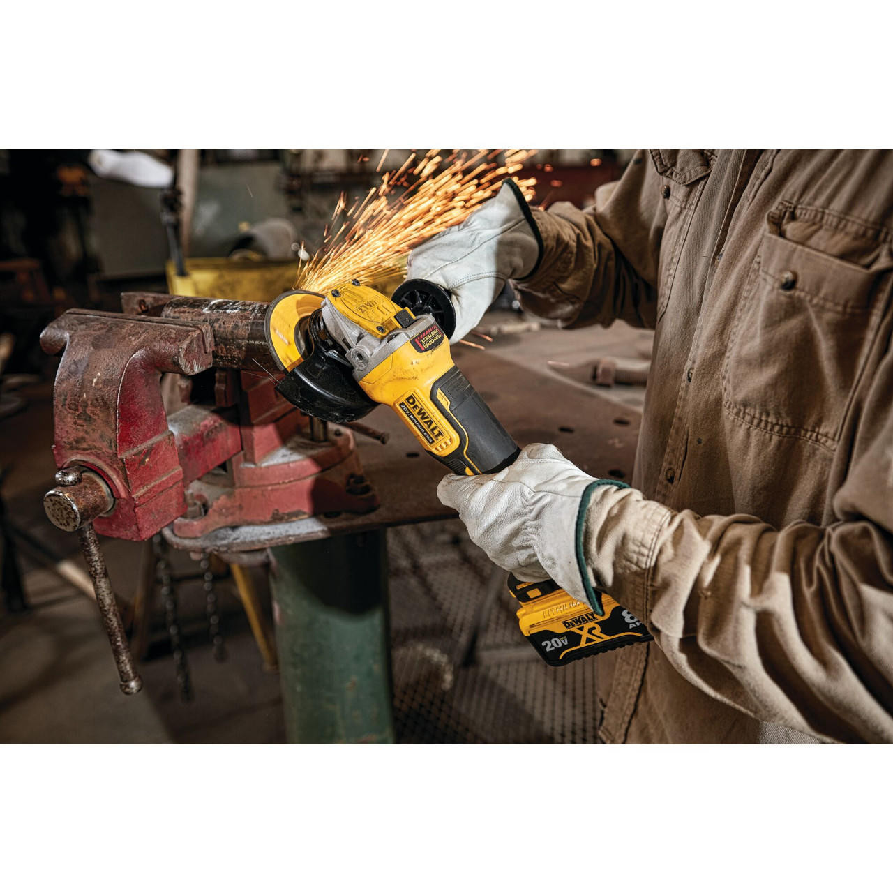 Dewalt DEWALT 20V MAX XR Brushless Cordless 4-1/2 - 5 in. Switch Small Angle Grinder with POWER DETECT Tool Technology Kit DCG415W1 