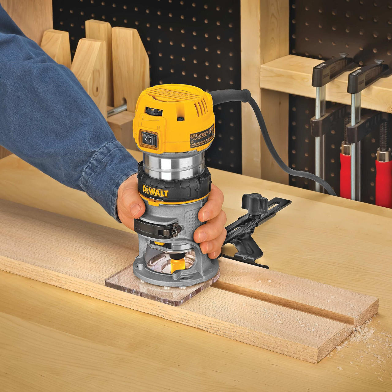 DEWALT 1-1/4 HP Max Torque Variable Speed Compact Router DWP611