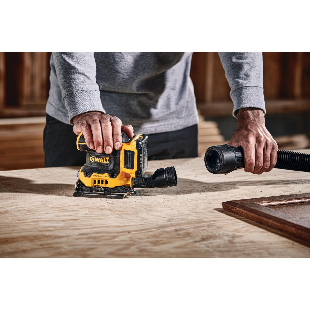 DEWALT 20V MAX XR Cordless 1/4 Sheet Variable Speed Sander Kit