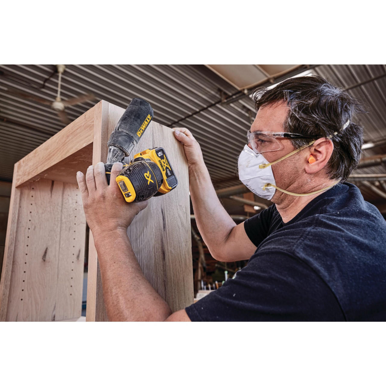 DEWALT 20V MAX XR Brushless 5 in. Cordless Variable Speed Random Orbital  Sander Kit (5.0 Ah Battery) DCW210P1