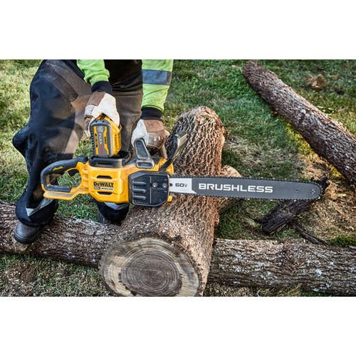 Dewalt DEWALT 60V MAX Brushless Cordless 20 in. 4.0Ah Chainsaw Kit DCCS677Y1 