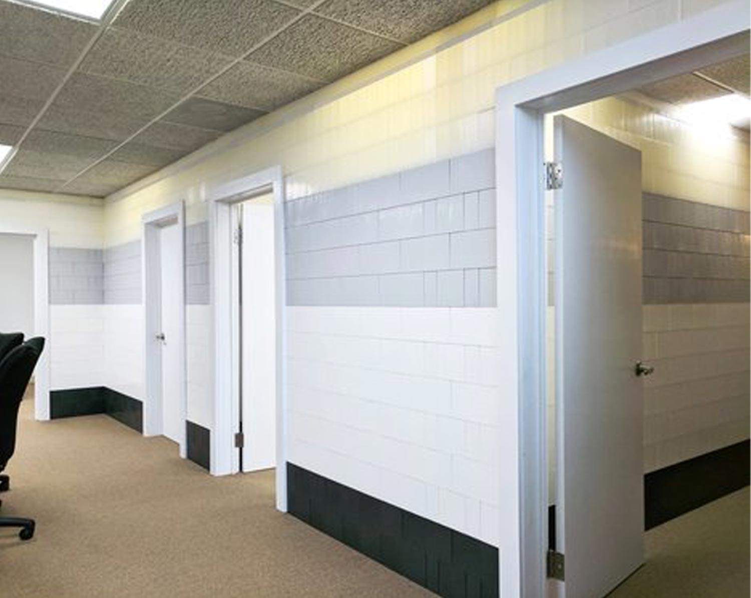 The EverBlock T-Shaped Wall Kit comes equipped with 2 accordion doors to integrate into your build. 