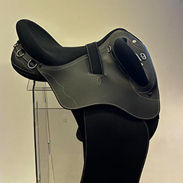 Wintec Pro Stock Saddle with Swinging Fender PROTO Black Medium HART Technology FREE SADDLE COVER AND FREE SHIPPING AUSTRALIA WIDE