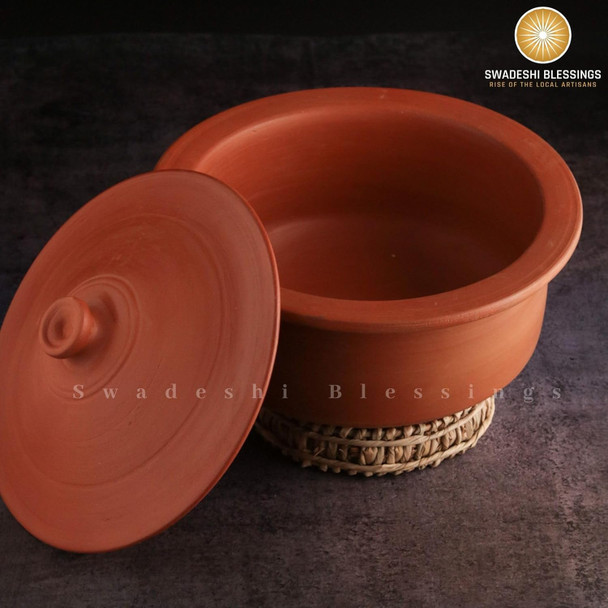 SWADESHI BLESSINGS Exclusive Range Unglazed Clay Pot for Cooking & Serving with Lid/Earthen Kadai/Mud Handi/Mitti Ke Bartan (with Mirror Shine) + ASH for Cleaning | 3.5 Liters | 118.29 fl oz [Fit Tuber Recs]