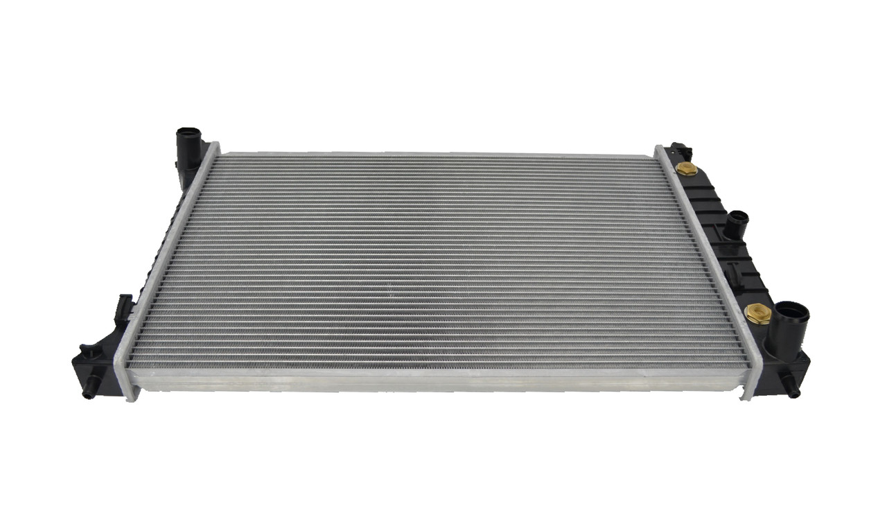 Radiator for Ford Falcon Fairmont Fairlane AU AU2 AU3 98-02 Auto Manual 6Cly V8 99 00 01