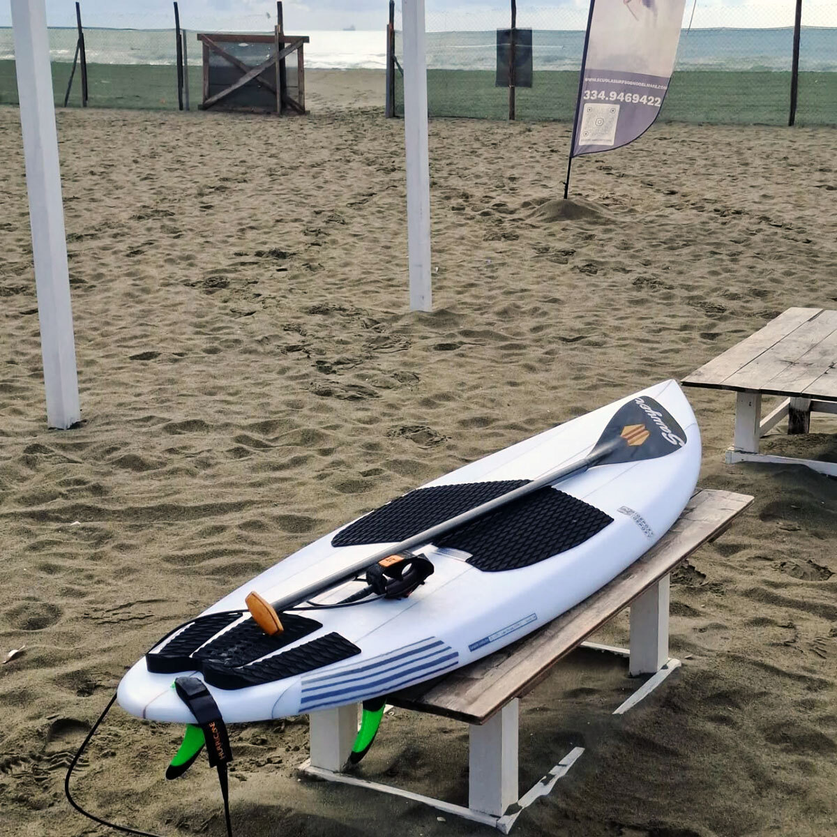 Fabio Giacomini teaching surf technique