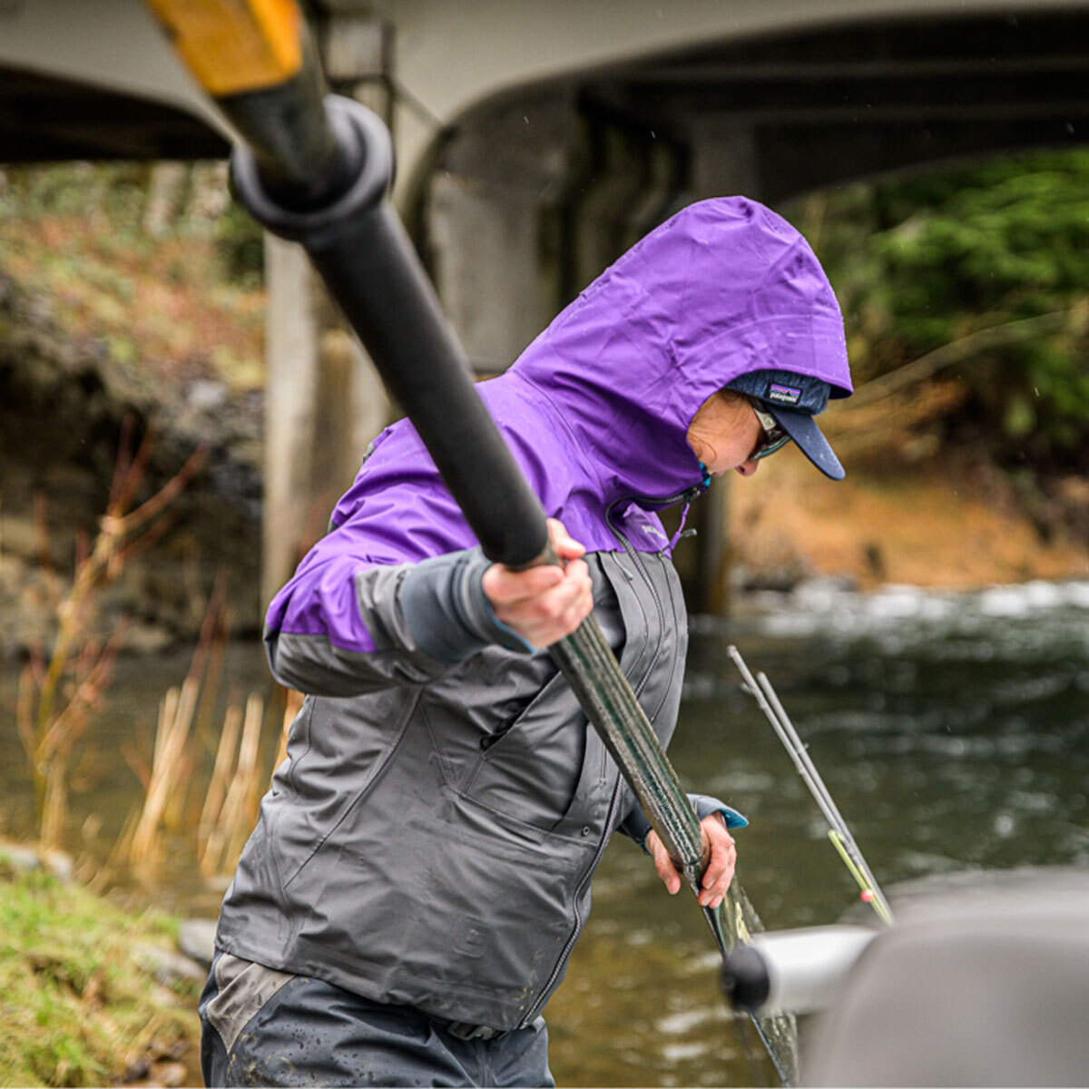 Kate Crump loading oars