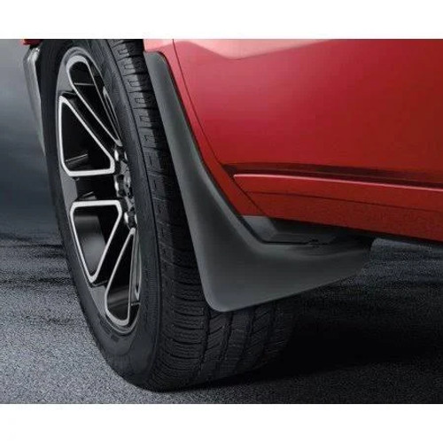 Spatlappen voorzijde met OEM fender flares RAM 1500 19+