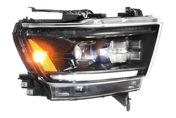 Dodge Ram Morimoto XB LED-koplampen aan