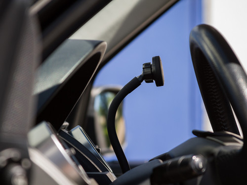 The CravenSpeed Gemini Phone Mount - Bolted Scissor Version installed in a Land Rover LR3
