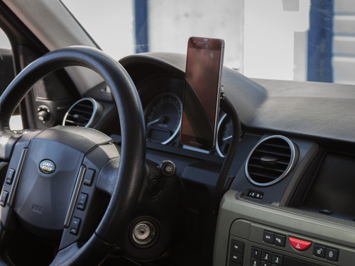 The CravenSpeed Gemini Phone Mount - Bolted Scissor Version installed in a Land Rover LR3

