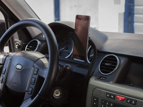 The CravenSpeed Gemini Phone Mount - Bolted Scissor Version installed in a Land Rover LR3
