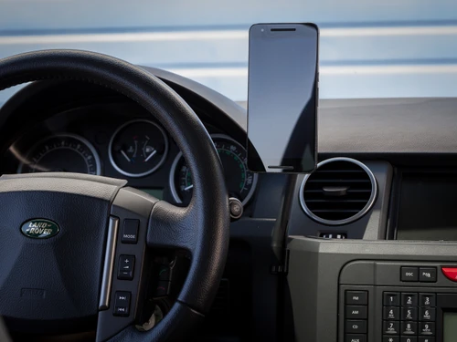 The CravenSpeed Gemini Phone Mount - Bolted Scissor Version installed in a Land Rover LR3