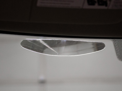 Windshield lens for easily viewing traffic lights