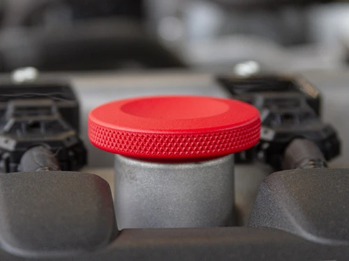 CravenSpeed Billet Oil Filler Cap, Powder Coated Red, closeup of knurling