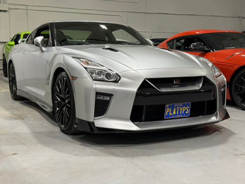 The Platypus License Plate Mount shown on a 2020 Nissan GT-R (facelift). NOTE: This kit will not work with pre-facelift 2009-2016 GT-Rs. 