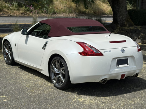 Only compatible with the Roadster (convertible) 370Z. 