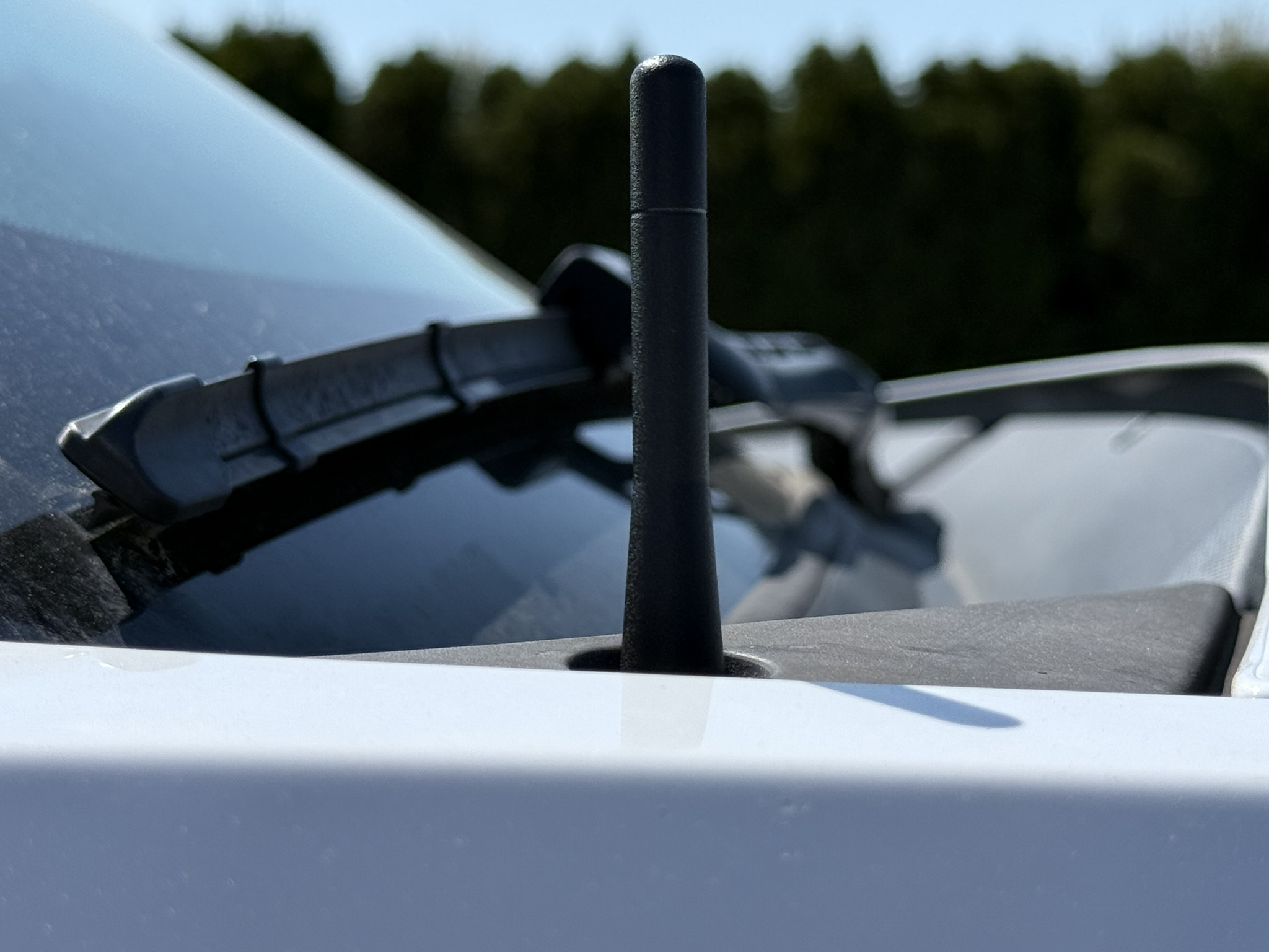 https://cdn11.bigcommerce.com/s-351ed/images/stencil/{:size}/products/11391/77191/the_stubby_antenna_for_gmc_sierra_1500_4th_gen_original_TRSYT2K_11391__06905.1745612553.jpg?c=2