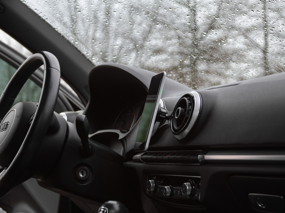 The CravenSpeed Gemini Phone Mount Installed in a Land-Rover LR3